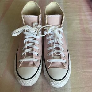 pink high top converse 💗